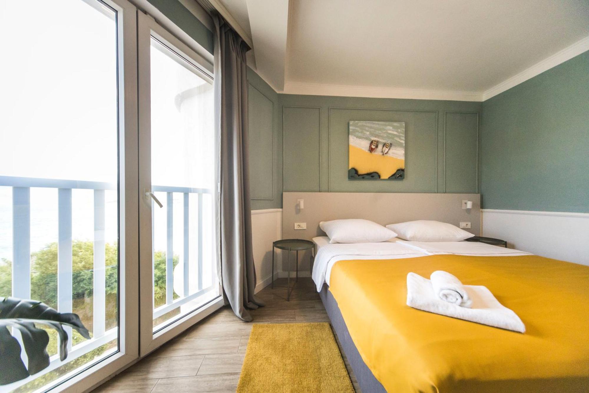 Hotel Plaza Pag Town Eksteriør billede